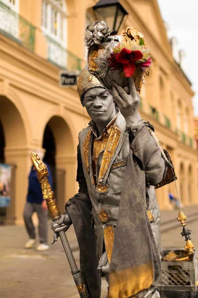 Human statue winking in New Orleans